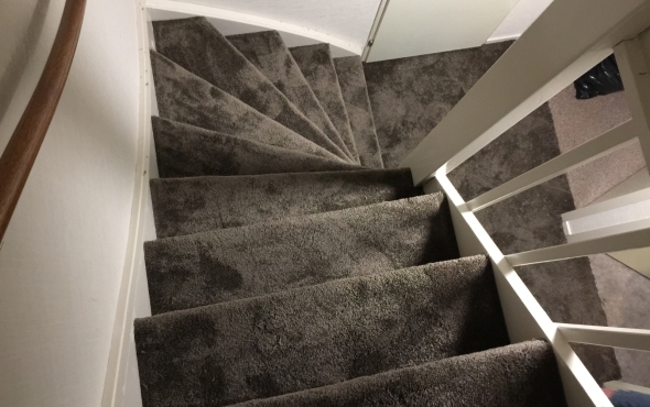 Trap bekleden met tapijt in Waddinxveen