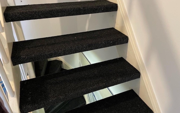 Trap bekleden met tapijt in Berkel en Rodenrijs