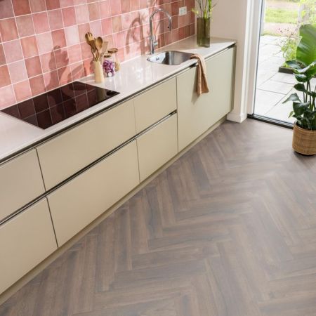 Laminaat Ambiant Marquant Eiken Donker Gerookt Visgraat 342419