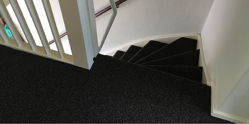 Trap bekleden met bouclé projecttapijt - ART Woninginrichting